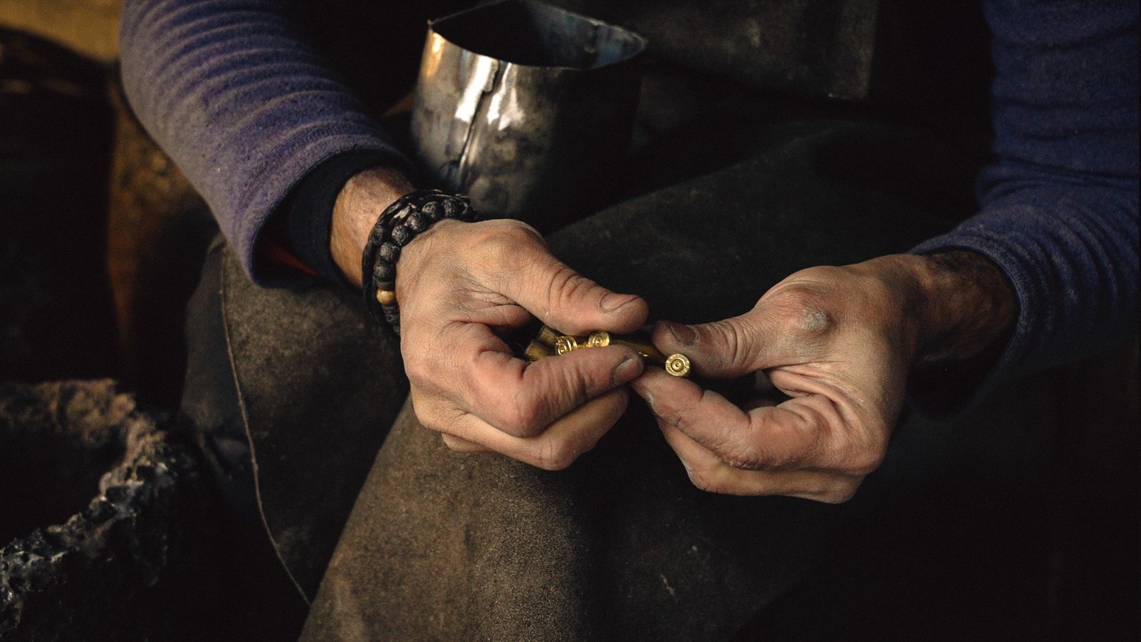 Lavorazione artigianale dei campanacci Floris