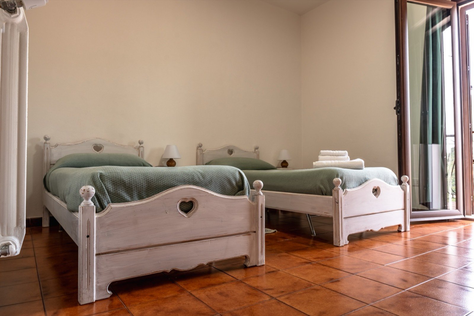 Camera 101 doppia — B&B Sorelle Carboni a Tonara, Sardegna (foto 1)