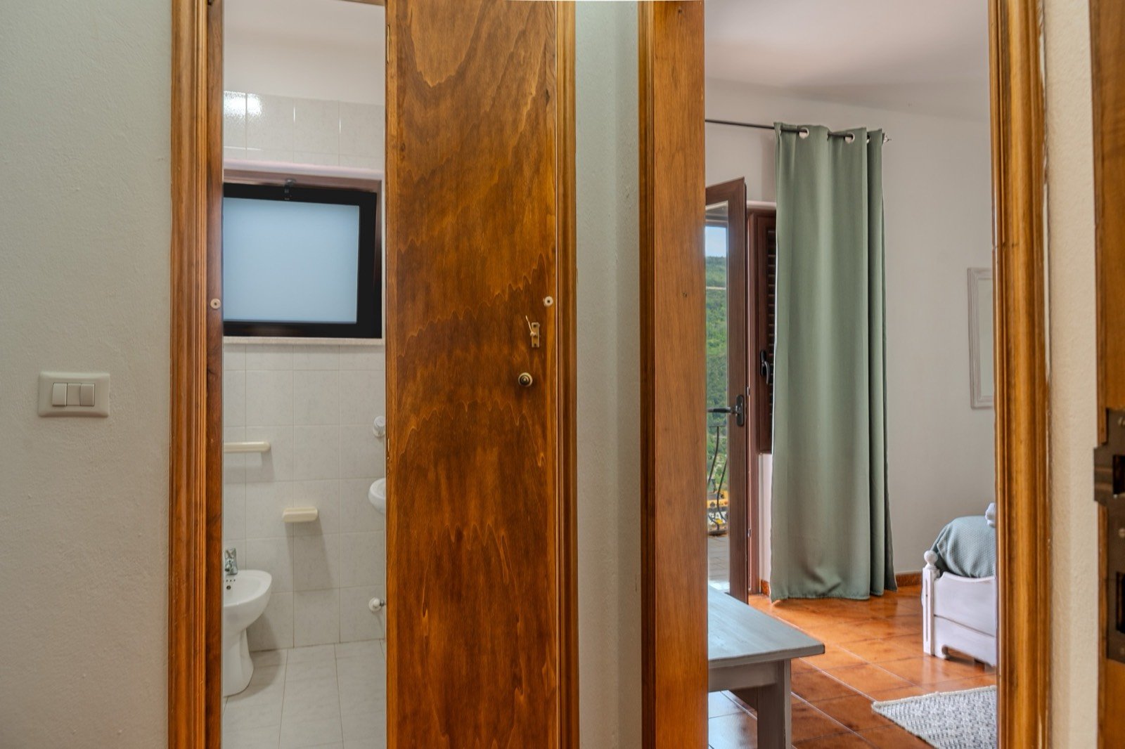 Camera 103 tripla familiare — B&B Sorelle Carboni a Tonara, Sardegna (foto 1)
